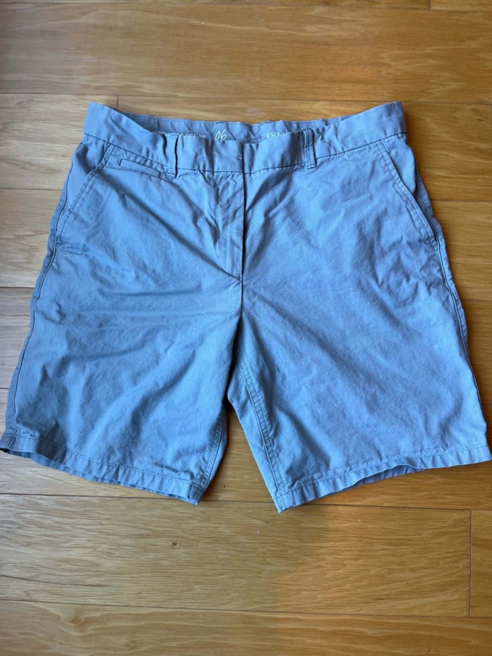GAP Women’s Gray Boyfriend Roll-Up Bermuda Shorts